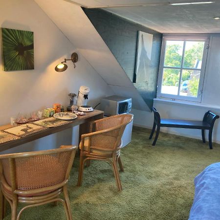 Luc'S Place, Waterbed Grote Kamer Zoeterwoude エクステリア 写真